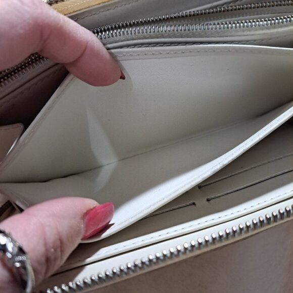 Authentic Louis Vuitton Vernis Enamal Patent Leather Zip Around Wallet - Picture 8 of 16